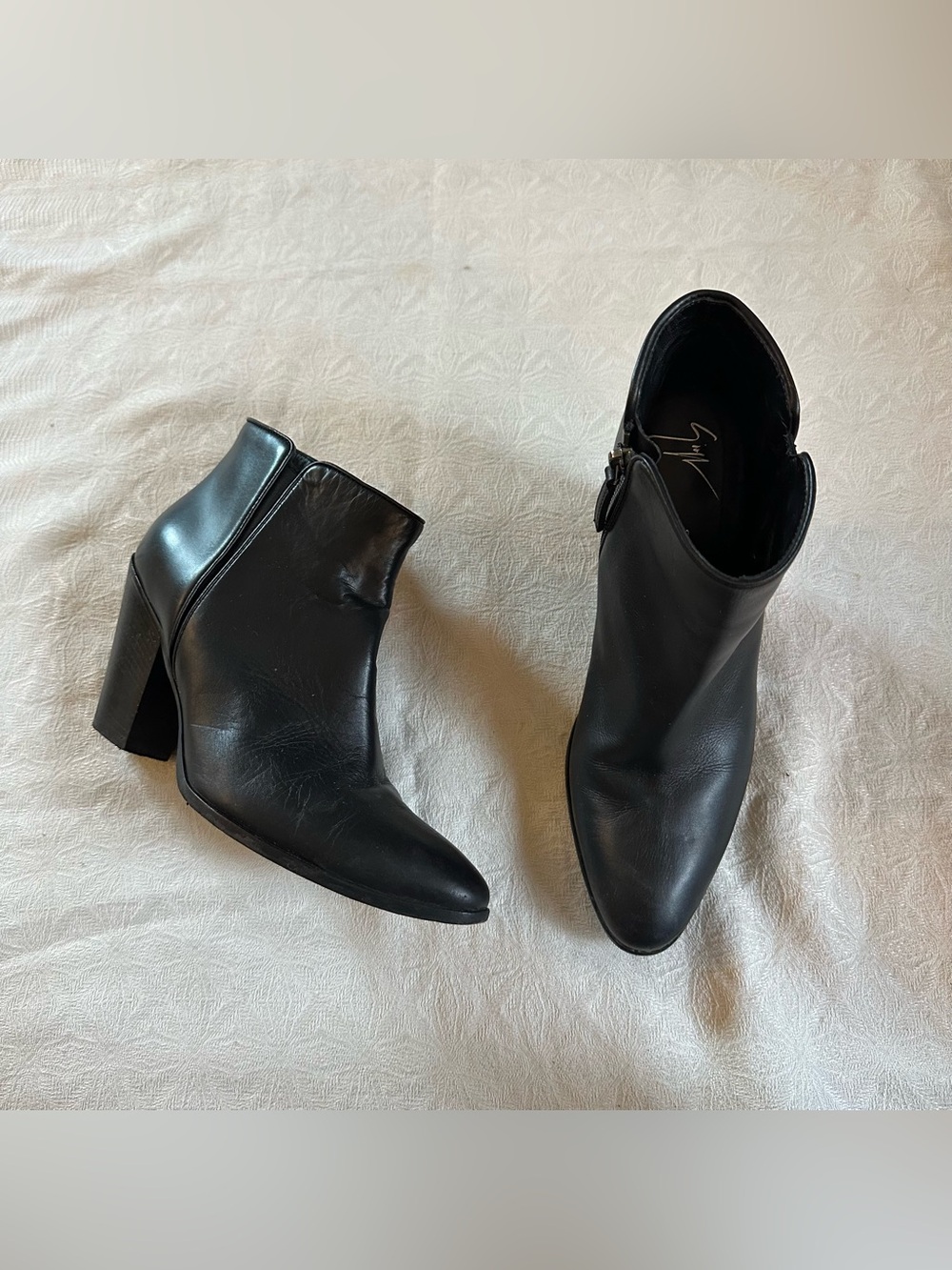 Giuseppe Zanotti Black Minimalist Leather Ankle Boots 39 Daddy 80 8-8.5

Some sc